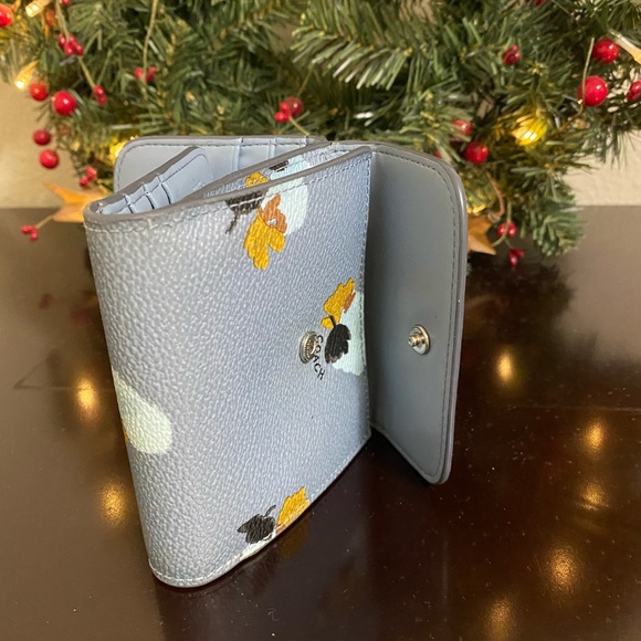 🎄COACH 🎄 Baby Blue Leather Wallet - Picture 7 of 11